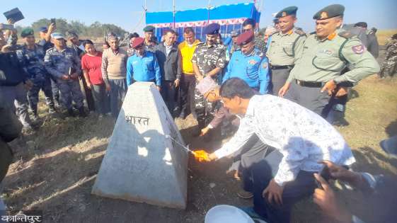 भारतसँगका सीमास्तम्भ मर्मत गरिँदै